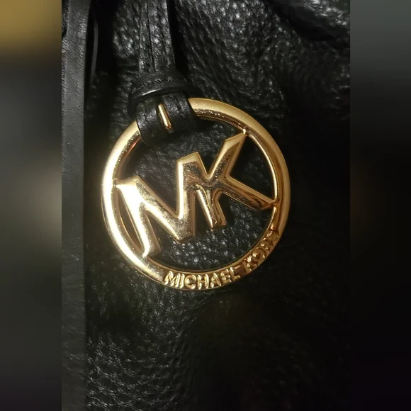 Michael Kors Leather Black Purse 👛 - Picture 3 of 8